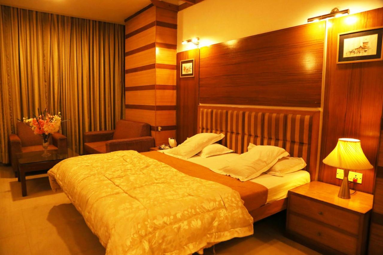 Hotel H26 จัณฑีครห์ ภายนอก รูปภาพ